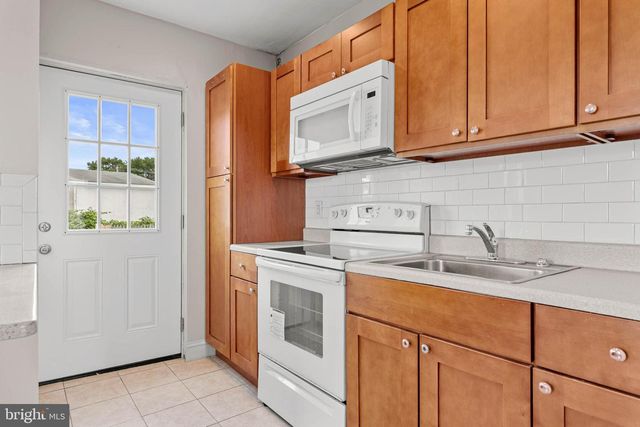 8517 LANSDOWNE AVE, Upper Darby, PA 19082