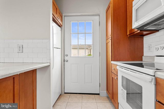 8517 LANSDOWNE AVE, Upper Darby, PA 19082