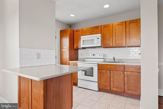 8517 LANSDOWNE AVE, Upper Darby, PA 19082