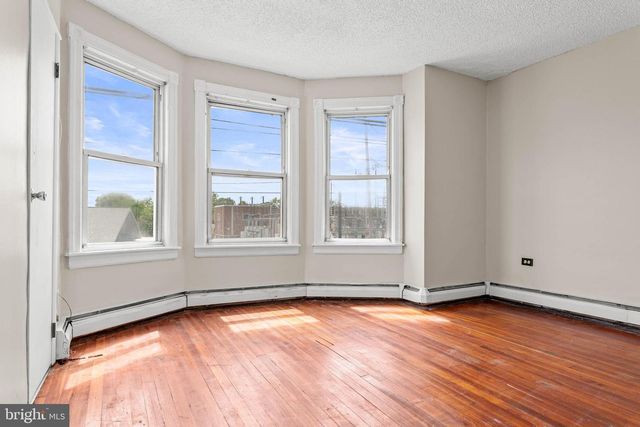 8517 LANSDOWNE AVE, Upper Darby, PA 19082