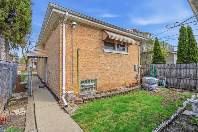 624 S 17th Avenue, Maywood, IL 60153