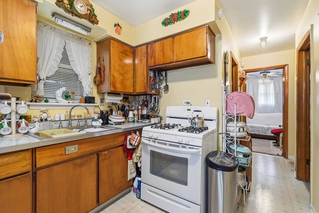 624 S 17th Avenue, Maywood, IL 60153