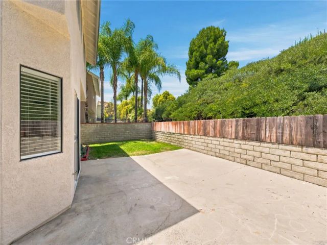 28525 Sugar Pine Way, Saugus, CA 91390