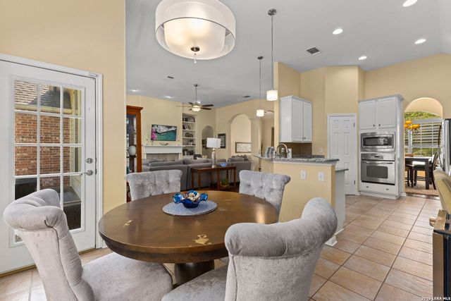 15106 Grayoak Forest, San Antonio, TX 78248