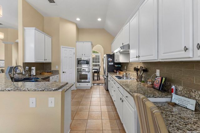 15106 Grayoak Forest, San Antonio, TX 78248