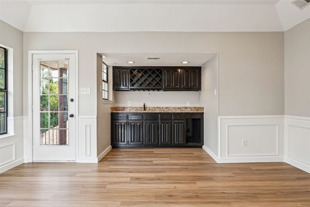 6006 Millwood Drive, Arlington, TX 76016