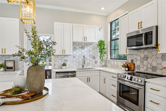 6006 Millwood Drive, Arlington, TX 76016