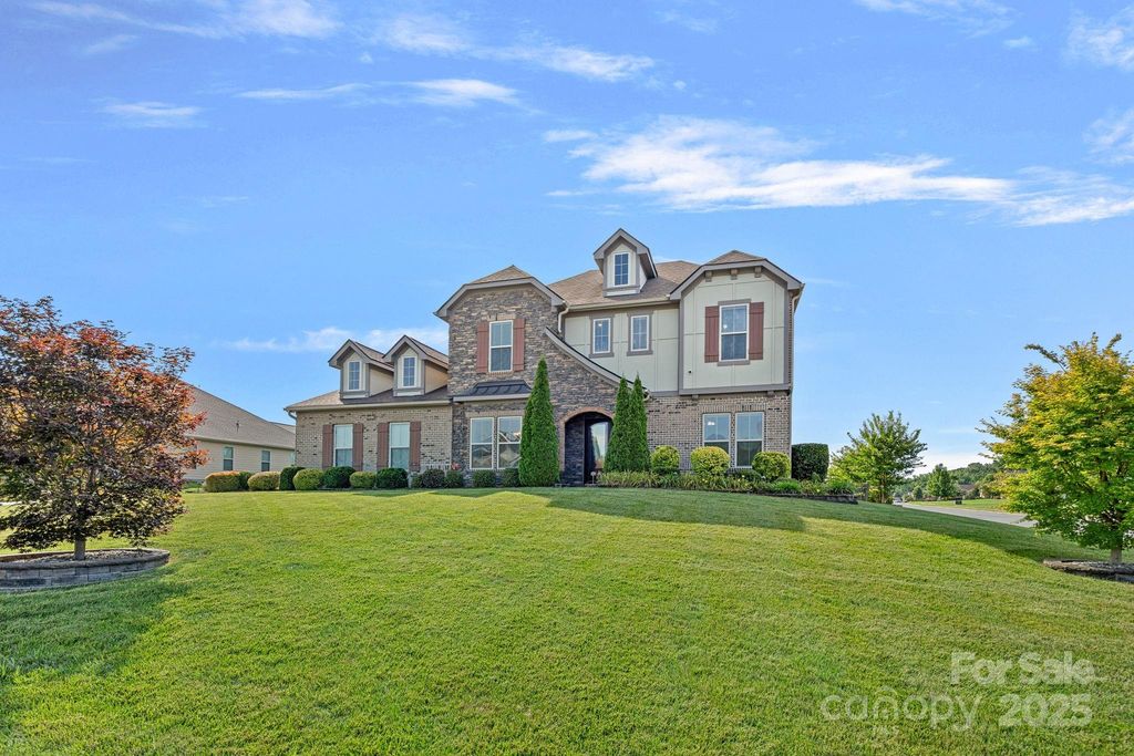 509 Alucio Court, Matthews, NC 28104