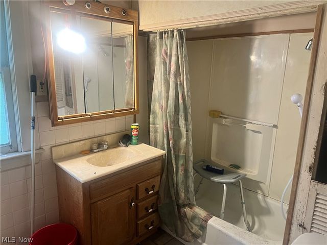 987 E 129th Street, Cleveland, OH 44108