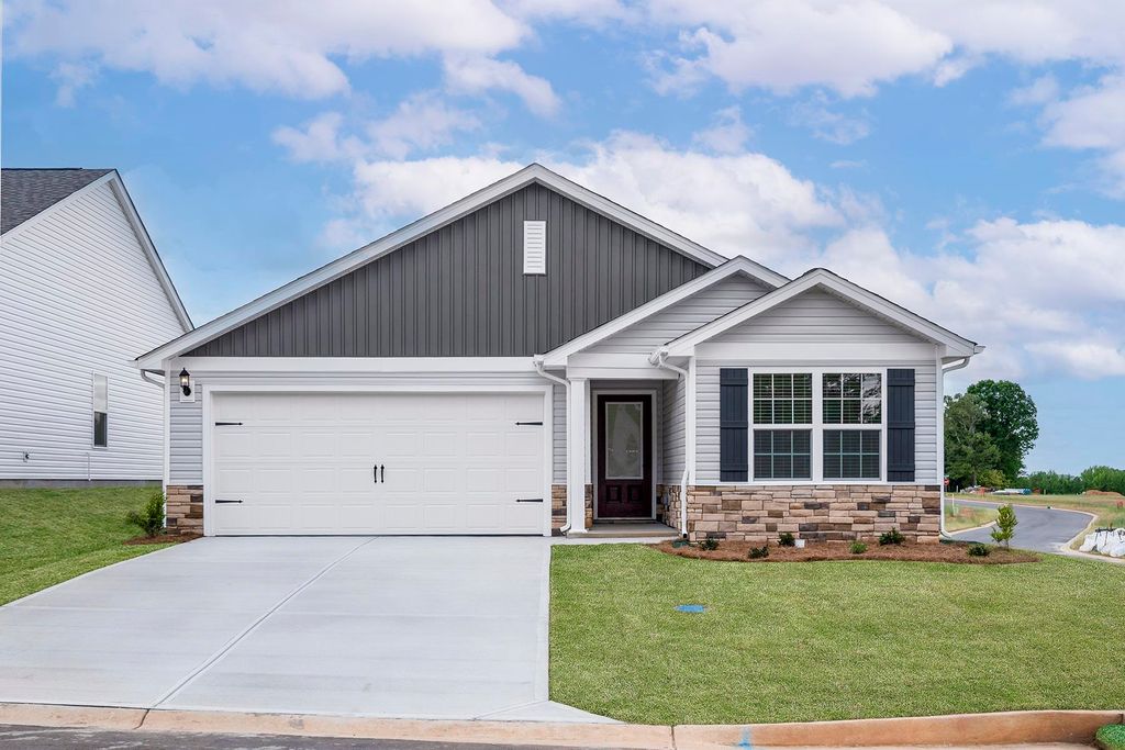 411 West Claywalk Road, Woodruff, SC 29388