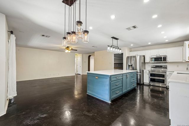 315 Hollow Grove, San Antonio, TX 78253