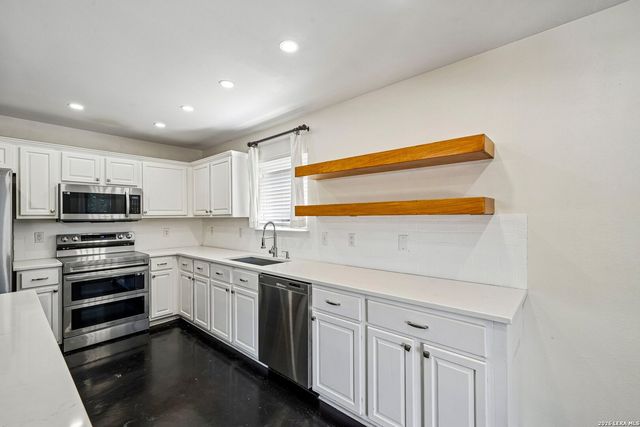 315 Hollow Grove, San Antonio, TX 78253