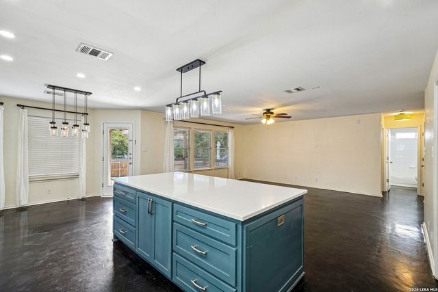 315 Hollow Grove, San Antonio, TX 78253