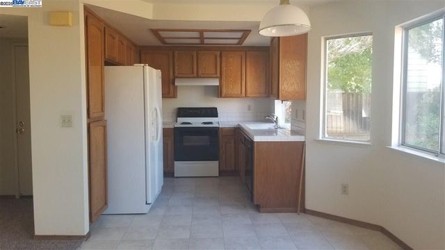 3011 BADGER DR, Pleasanton, CA 94566