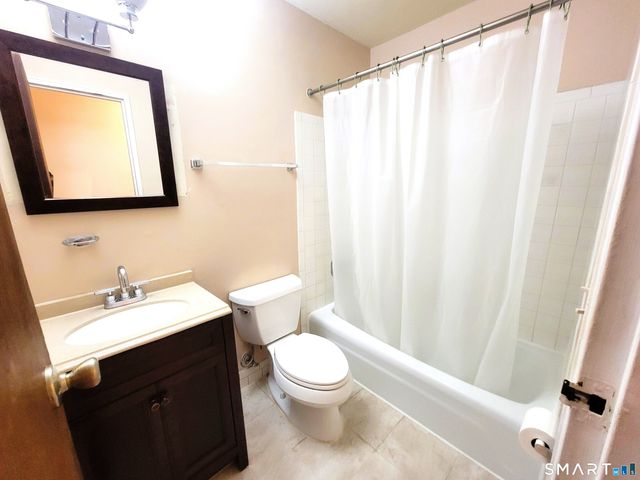 26 Bostwick Arms 26, New Milford, CT 06776