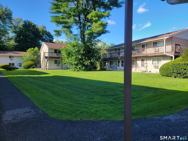 26 Bostwick Arms 26, New Milford, CT 06776