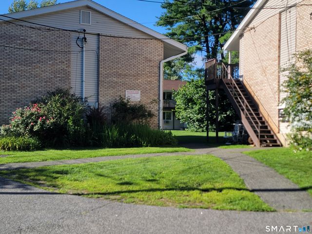 26 Bostwick Arms 26, New Milford, CT 06776
