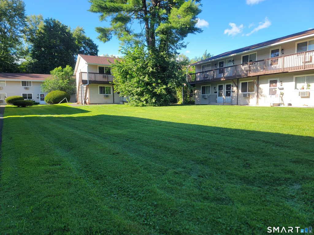 26 Bostwick Arms 26, New Milford, CT 06776