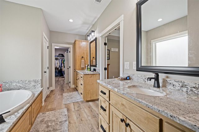 210 Levon LN, Burnet, TX 78611