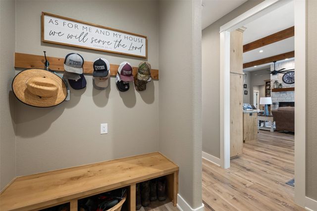 210 Levon LN, Burnet, TX 78611