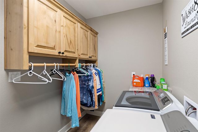 210 Levon LN, Burnet, TX 78611