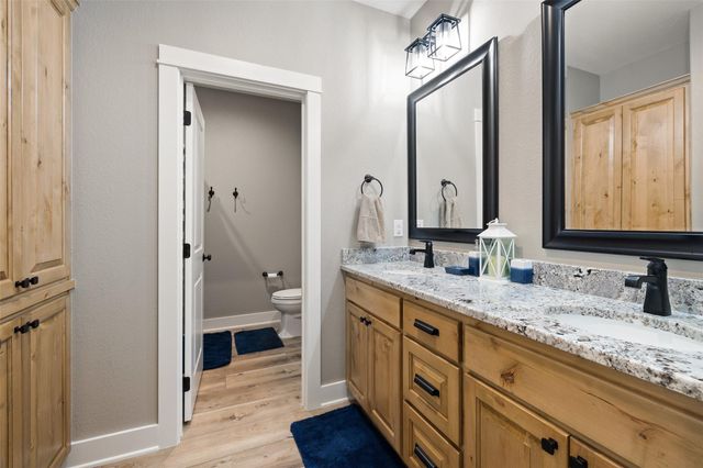 210 Levon LN, Burnet, TX 78611