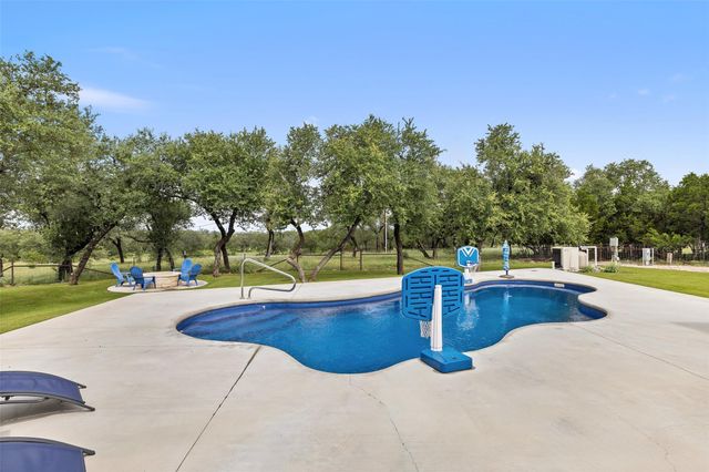 210 Levon LN, Burnet, TX 78611