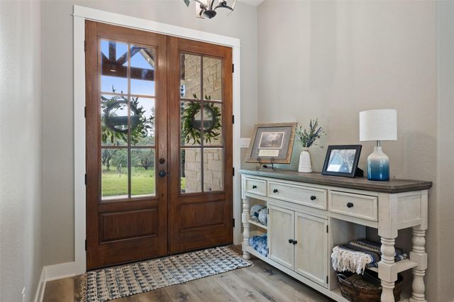 210 Levon LN, Burnet, TX 78611