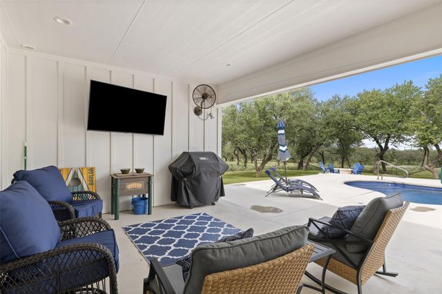 210 Levon LN, Burnet, TX 78611