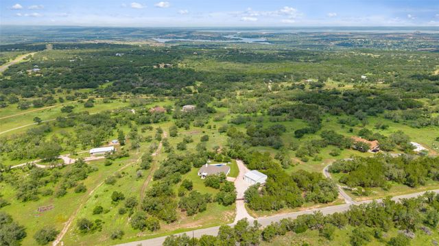 210 Levon LN, Burnet, TX 78611