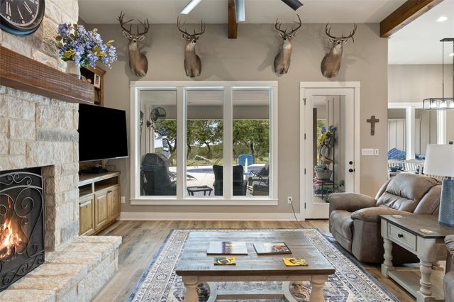 210 Levon LN, Burnet, TX 78611