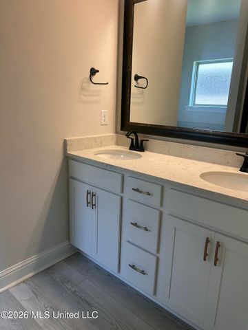 7719 Claymont Circle, Ocean Springs, MS 39564