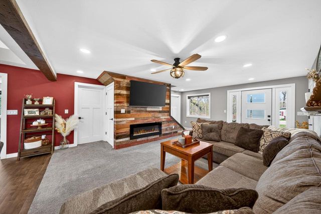 8783 COUNTY RD K, Omro, WI 54963