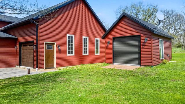 8783 COUNTY RD K, Omro, WI 54963