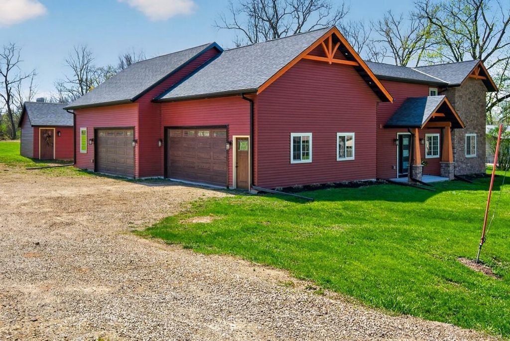 8783 COUNTY RD K, Omro, WI 54963