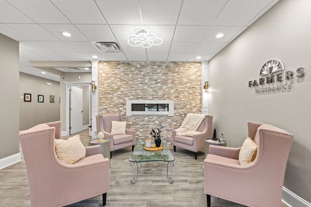 850 S Mchenry Avenue B, Crystal Lake, IL 60014