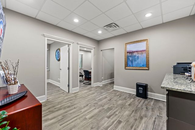 850 S Mchenry Avenue B, Crystal Lake, IL 60014