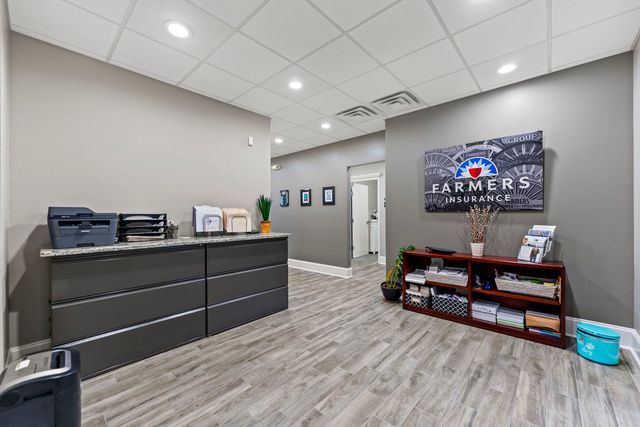 850 S Mchenry Avenue B, Crystal Lake, IL 60014