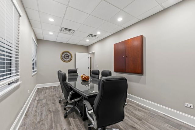 850 S Mchenry Avenue B, Crystal Lake, IL 60014