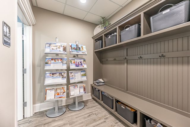 850 S Mchenry Avenue B, Crystal Lake, IL 60014