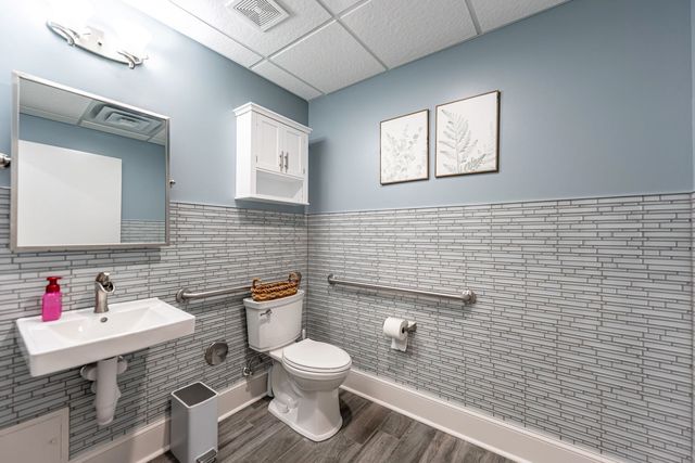 850 S Mchenry Avenue B, Crystal Lake, IL 60014