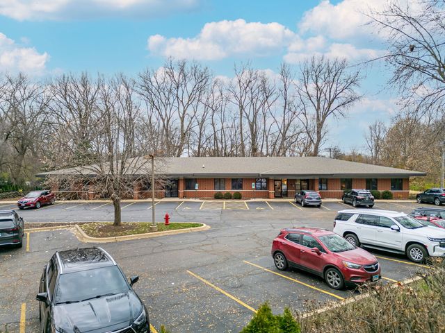 850 S Mchenry Avenue B, Crystal Lake, IL 60014