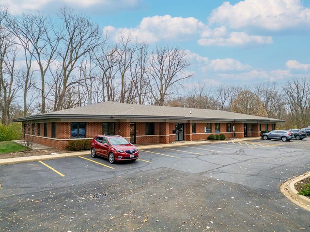 850 S Mchenry Avenue B, Crystal Lake, IL 60014