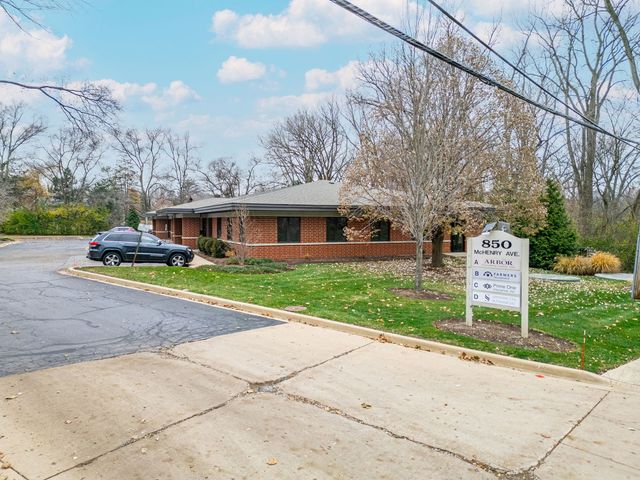 850 S Mchenry Avenue B, Crystal Lake, IL 60014