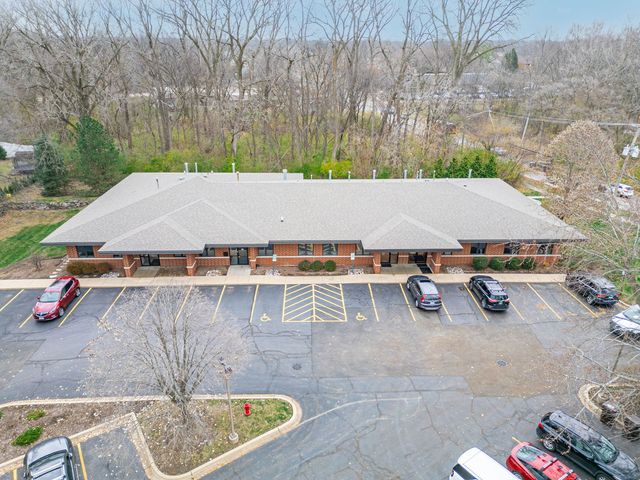 850 S Mchenry Avenue B, Crystal Lake, IL 60014