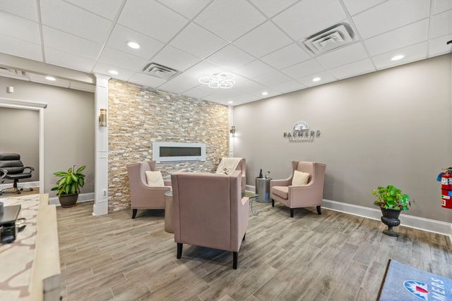 850 S Mchenry Avenue B, Crystal Lake, IL 60014