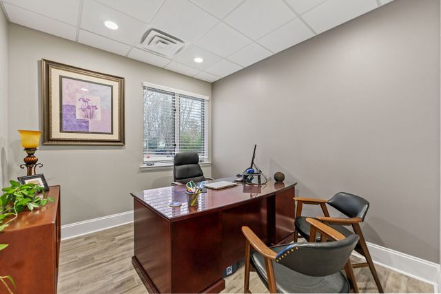 850 S Mchenry Avenue B, Crystal Lake, IL 60014