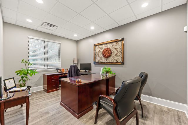 850 S Mchenry Avenue B, Crystal Lake, IL 60014