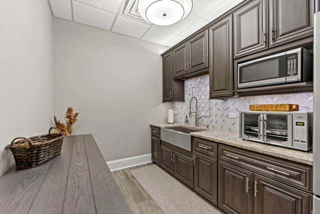 850 S Mchenry Avenue B, Crystal Lake, IL 60014