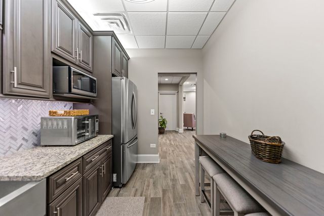 850 S Mchenry Avenue B, Crystal Lake, IL 60014